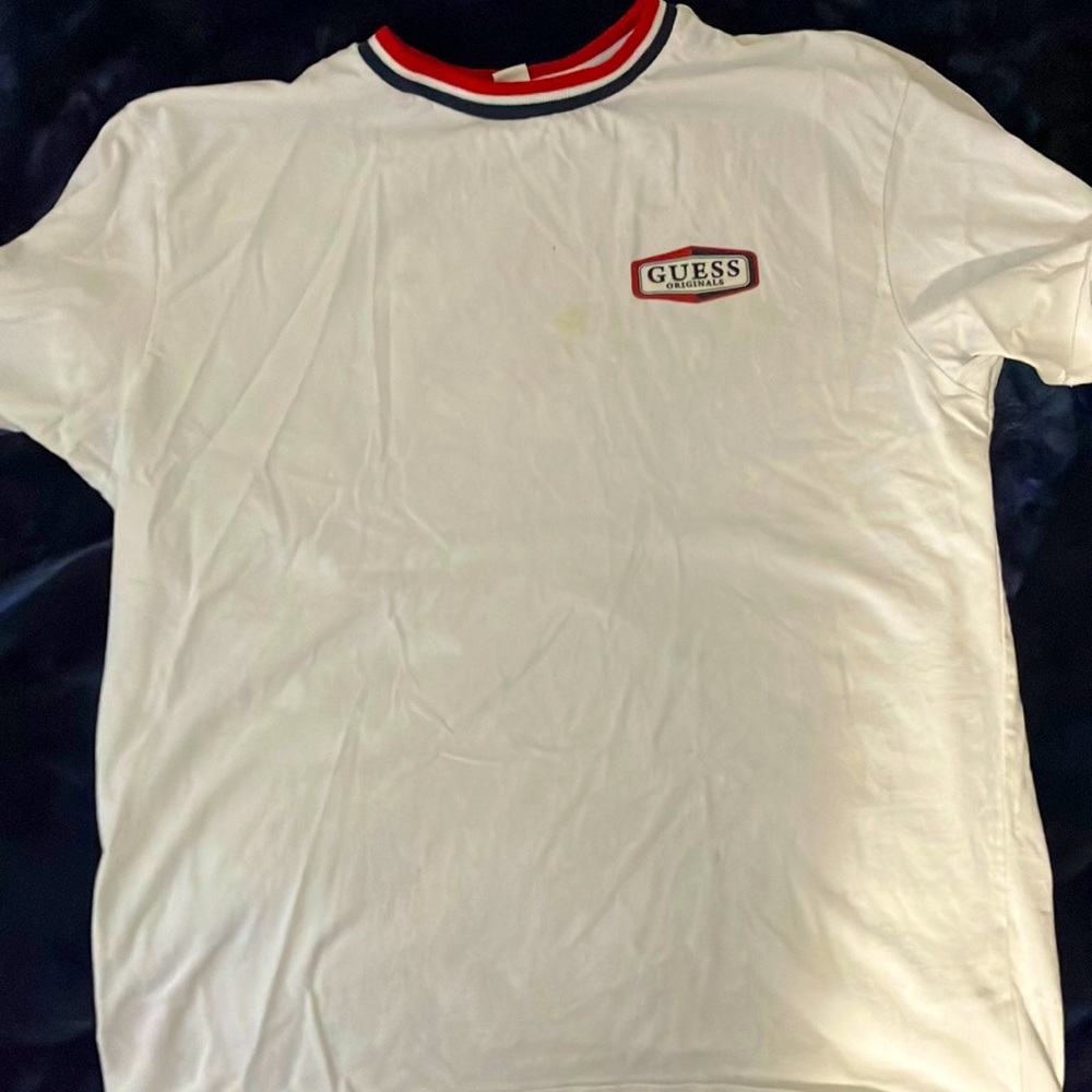 Lightly used guess t-shirt great condition